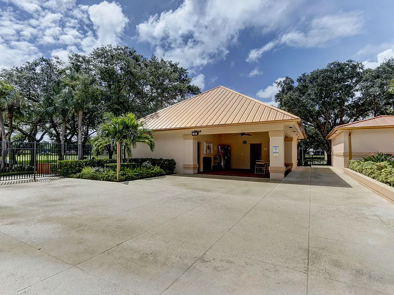 183 Charter Way — Photo 40