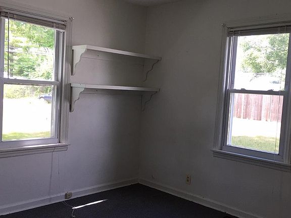 4th image of 2213 N Rosewood Ave