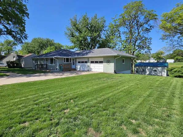 1519 F St, Fairbury, NE 68352
