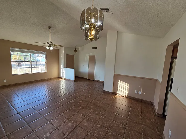 7009 W Brown St — Photo 5