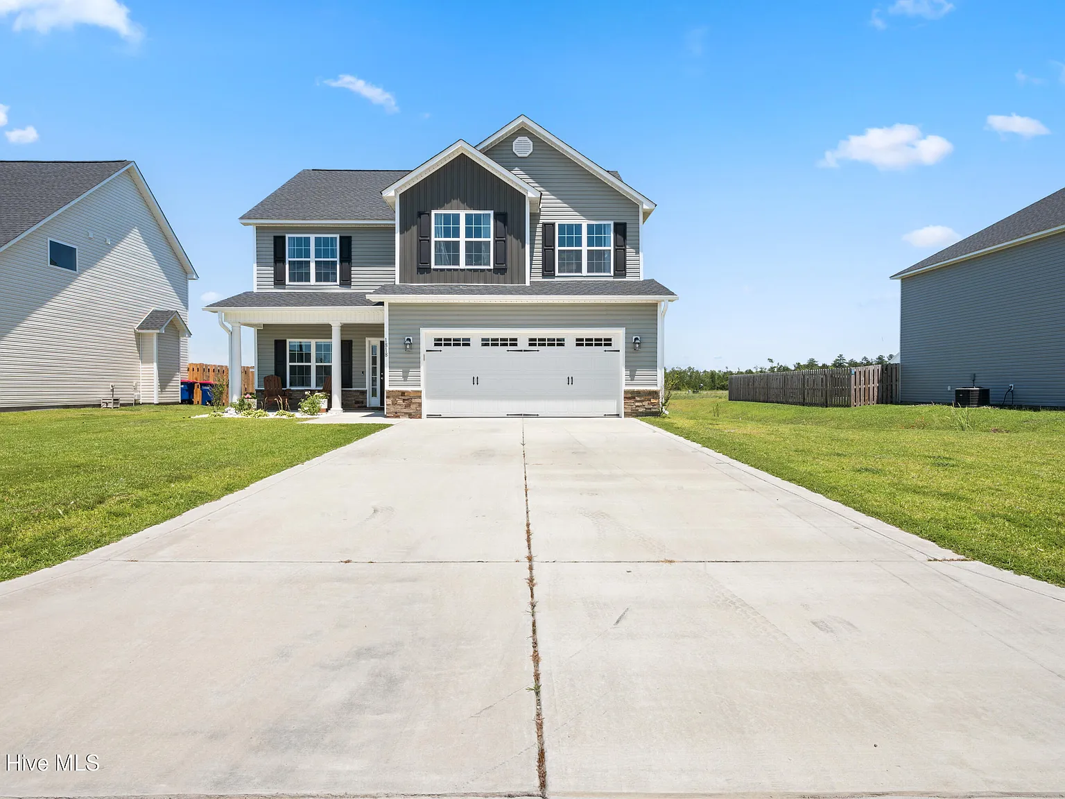 4 bed, 2.5 bath, $2,400 — Photo 3