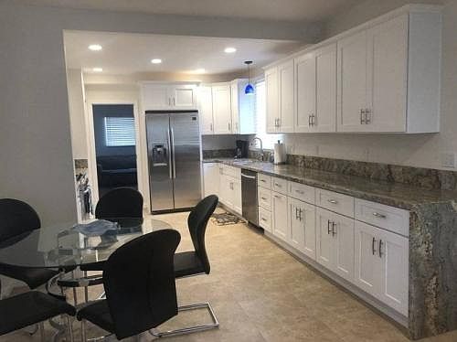 4th image of 864 Thomas Ave
