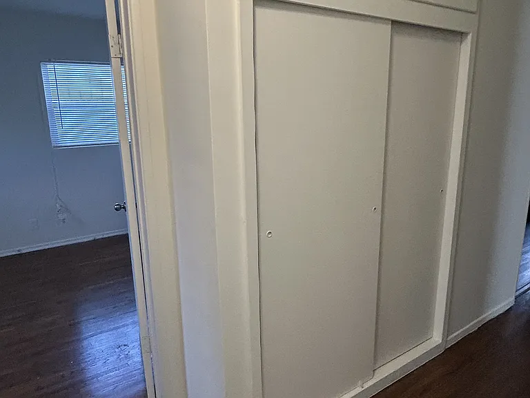 1933 S Palm Grove Ave — Photo 10