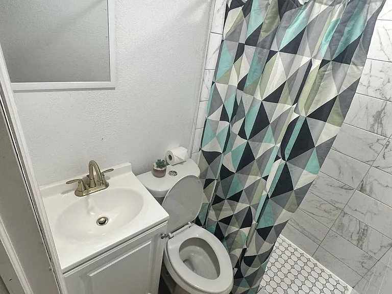 411 E Kaley St #2 — Photo 3