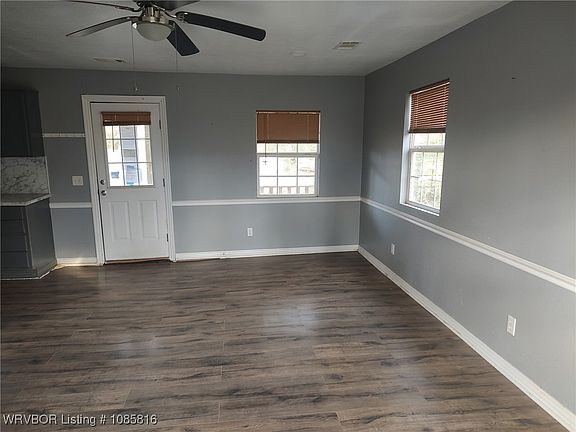 4th image of 3015 Crestwood Dr