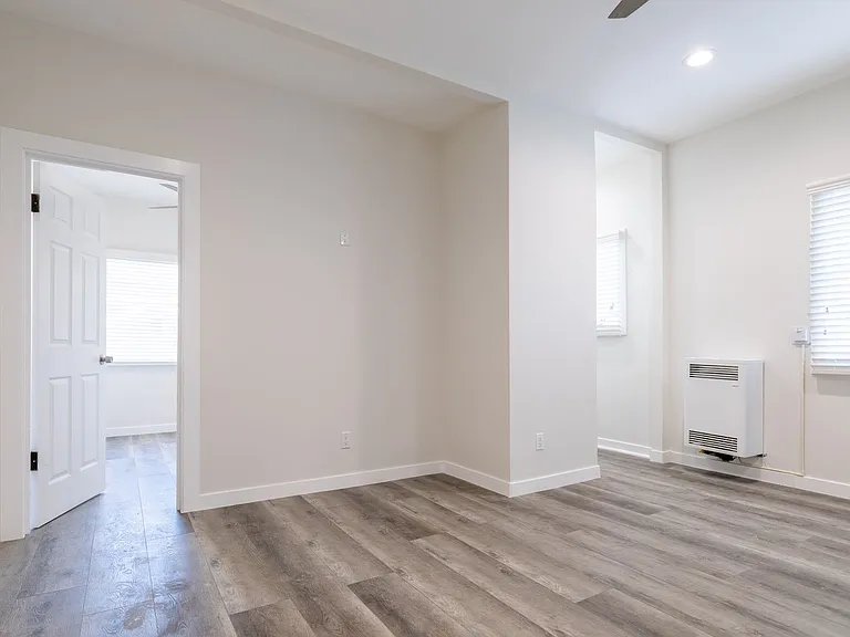 2025 E 4th St — Photo 14