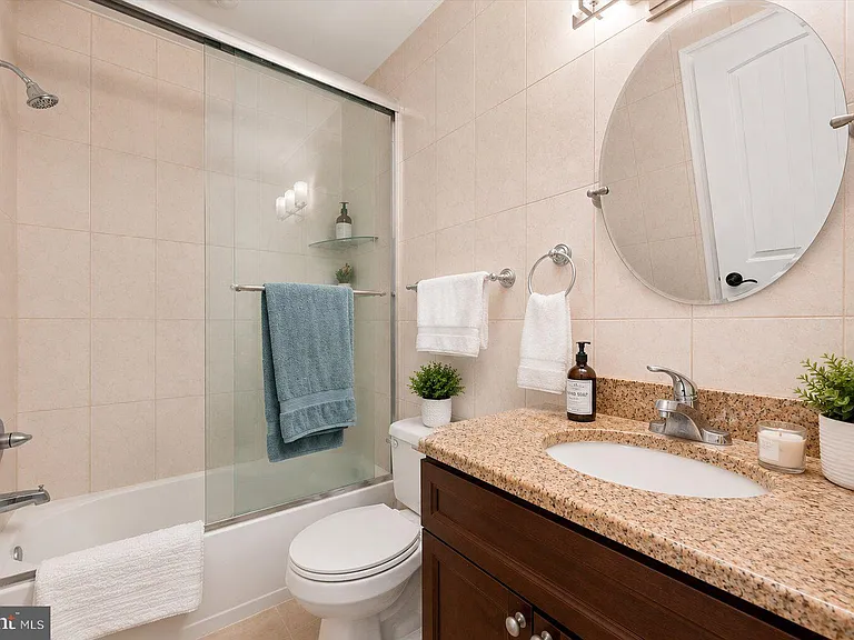 738 S 11th St #2F — Photo 8