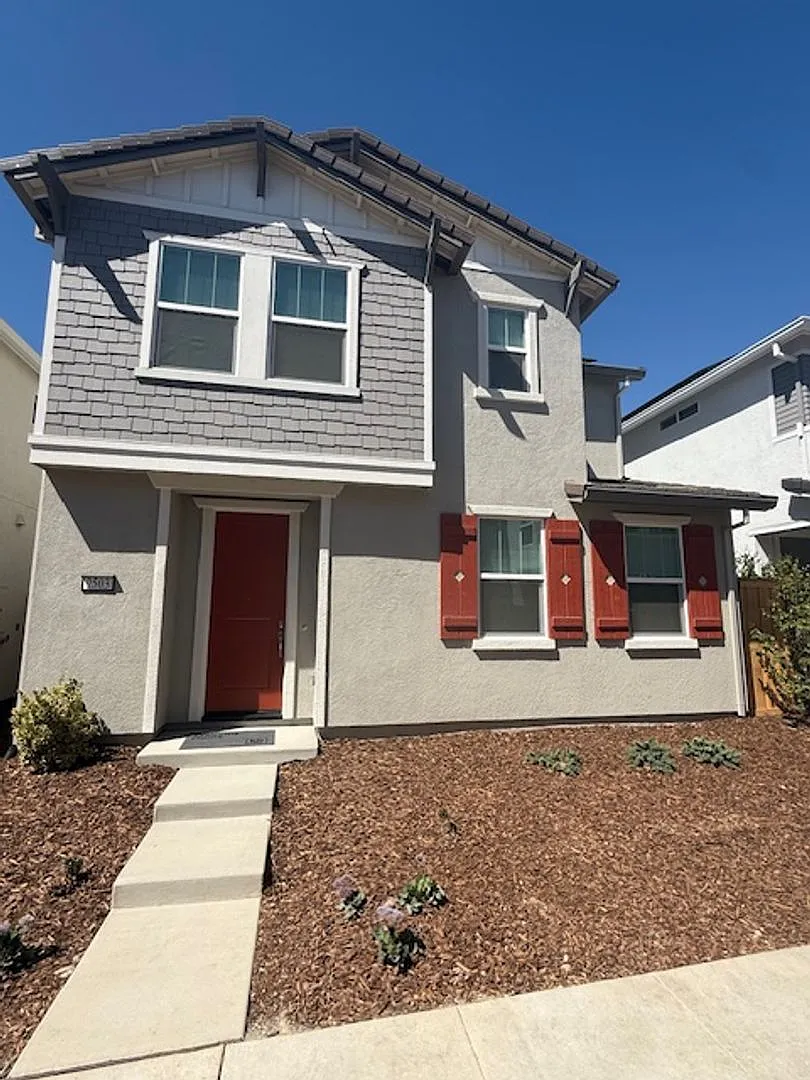 Spacious & Stylish 3-Bedroom Townhome Near Twelve Bridges — Photo 1