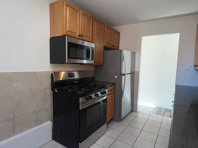 10 Hilliard Ave #4 — Photo 3