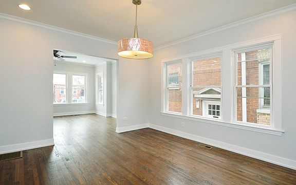 5th image of 5028 W Drummond Pl