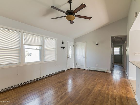 5th image of 501 Cedarwood Dr