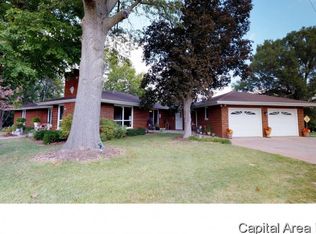 297 N Shore Dr, Petersburg, IL 62675