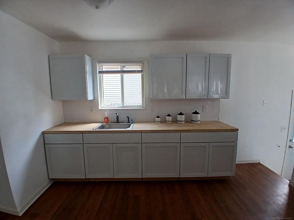 7559 Paige Ave, photo 3