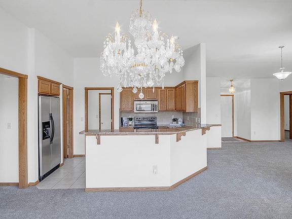 4th image of 405 Homewood Ln