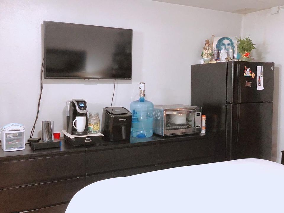 1st image of 788 Clarinada Ave #2