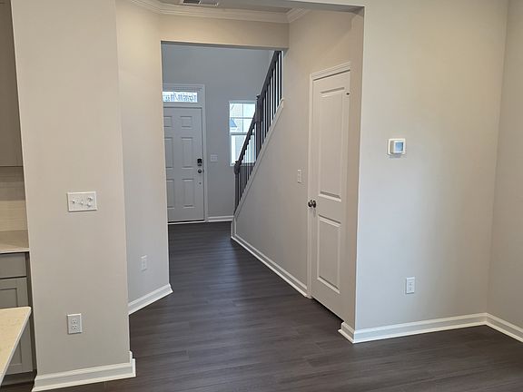 4th image of 642 Maple Branch Cir