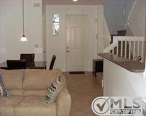 2011 NASSAU LIVING AND DINING AREA