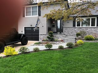326 N Hickory St, Massapequa, NY 11758