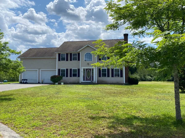 43 Mohawk Dr, Gardner, MA 01440