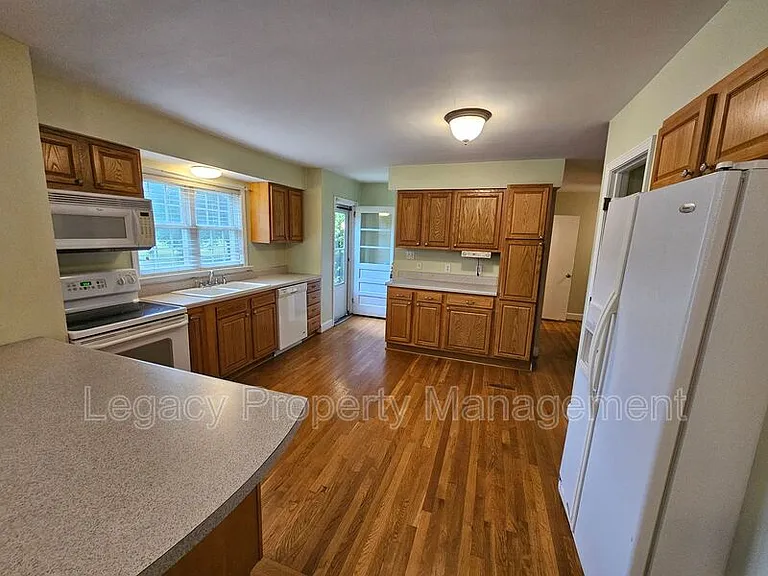 1425 Union Cross Rd — Photo 3