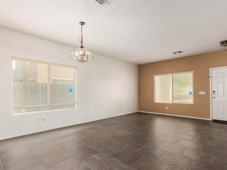 14586 W Mauna Loa Ln — Photo 4