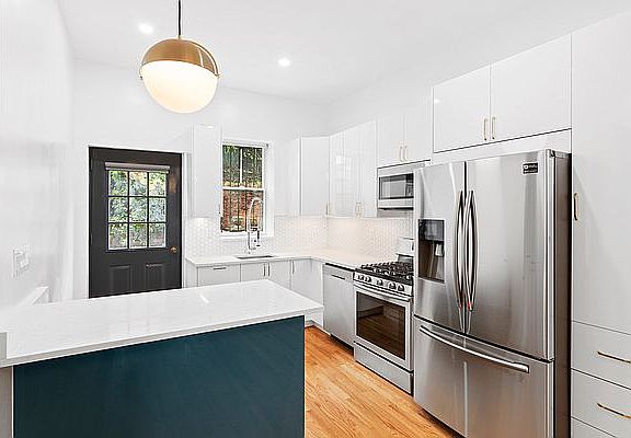 3rd image of 39 Bradhurst Ave #1