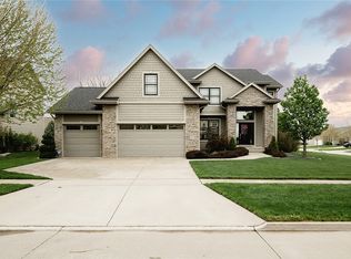 8223 Sky View Cir, West Des Moines, IA 50266