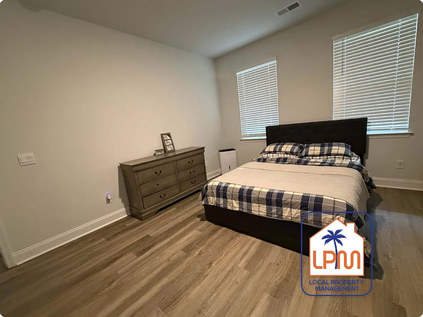 4 bed, 3.5 bath, 2037 sqft, $2,950 — Photo 4