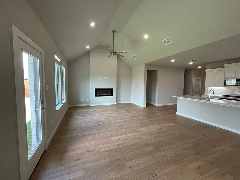 1101 Mahogany Dr — Photo 24