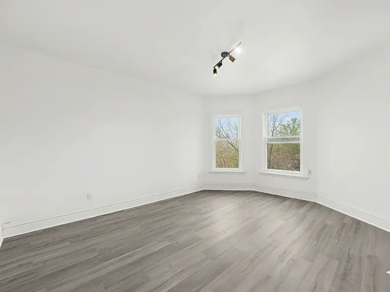166 Wentworth St S #3 — Photo 8