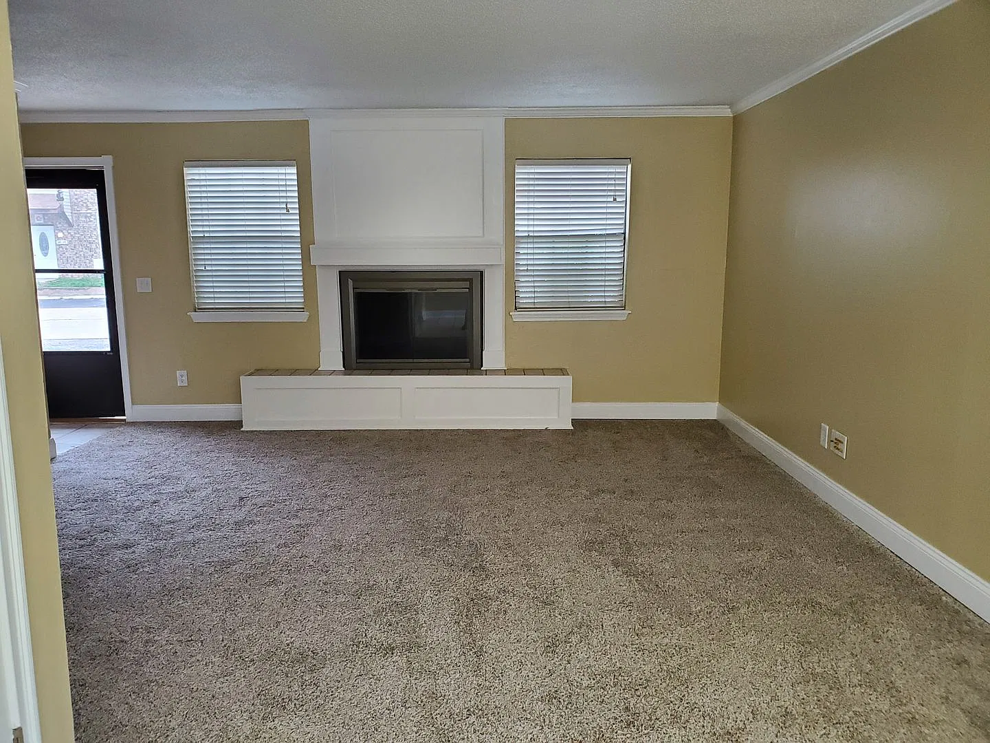 401 12th Ave. SE — Photo 2