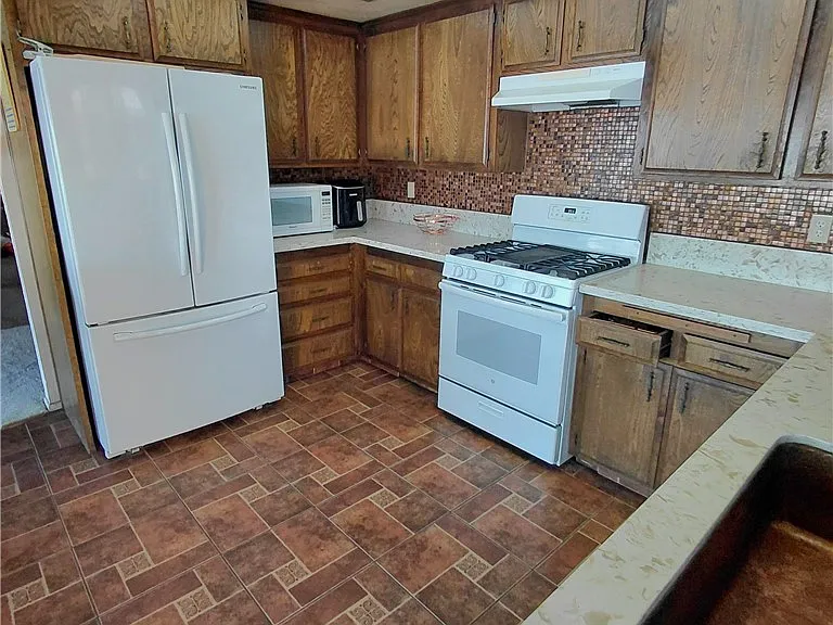 27564 Lakeview Dr — Photo 14