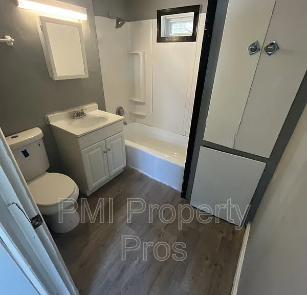 1516 S Union St — Photo 2
