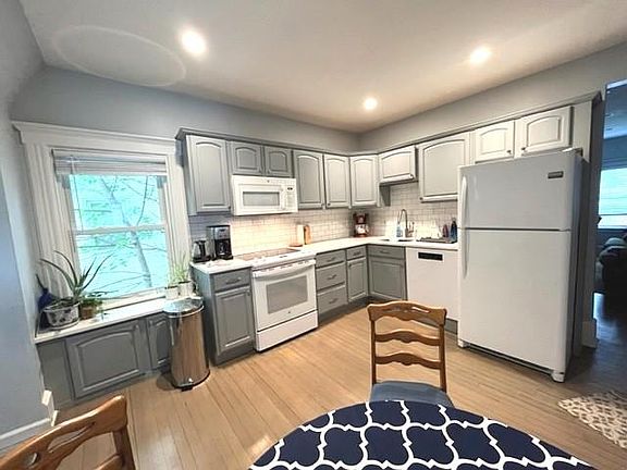 Eat-in Kitchen - Plenty of Room!