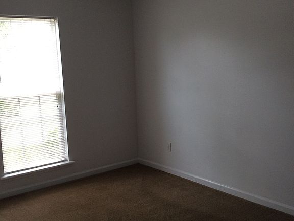 4th image of 1040 Woodberry Dr
