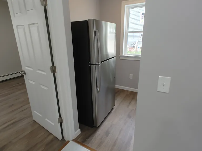 33 Cole St #2 — Photo 9