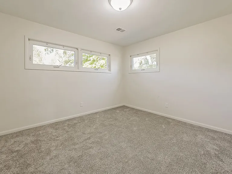 20862 Kenwood St — Photo 23