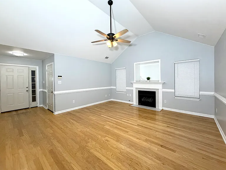476 Connemara Trl — Photo 2