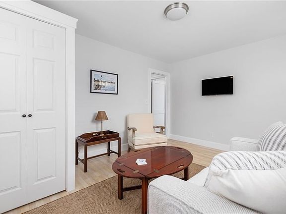 5th image of 121 Bay View Ave #1