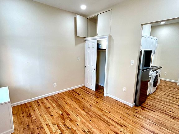 2nd image of 608 E 9th St APT 5