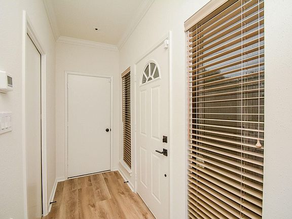 4th image of 820 Harold St
