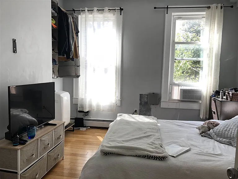 466 Monmouth St #2R — Photo 2