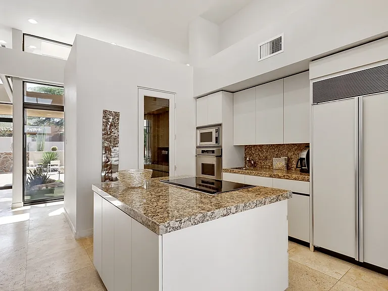 73115 Crosby Ln — Photo 6