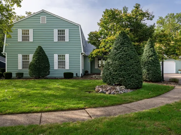 4005 Lakehurst Ct, Davenport, IA 52807