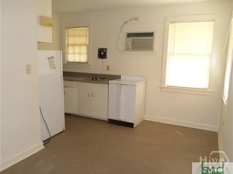 2302 E 40th St #B — Photo 2