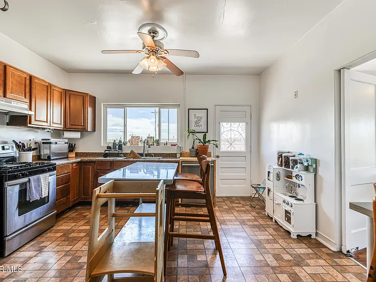 1300 Randolph Dr — Photo 30