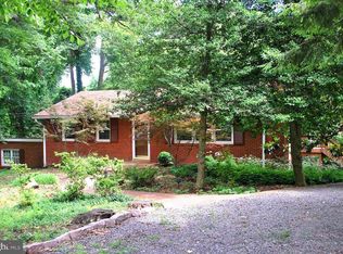 1621 Hicks Dr, Vienna, VA 22182