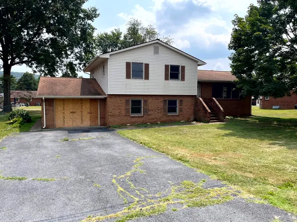 80 Featherstone Dr, Lyndhurst, VA 22952