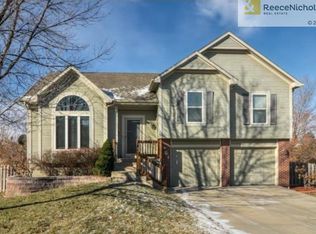 5322 Brownridge Dr, Shawnee, KS 66218