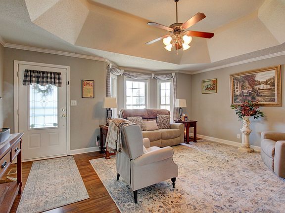 5th image of 102 Gallant Ct